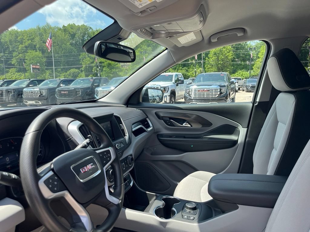 Used 2024 Sterling Metallic GMC SLE image 20