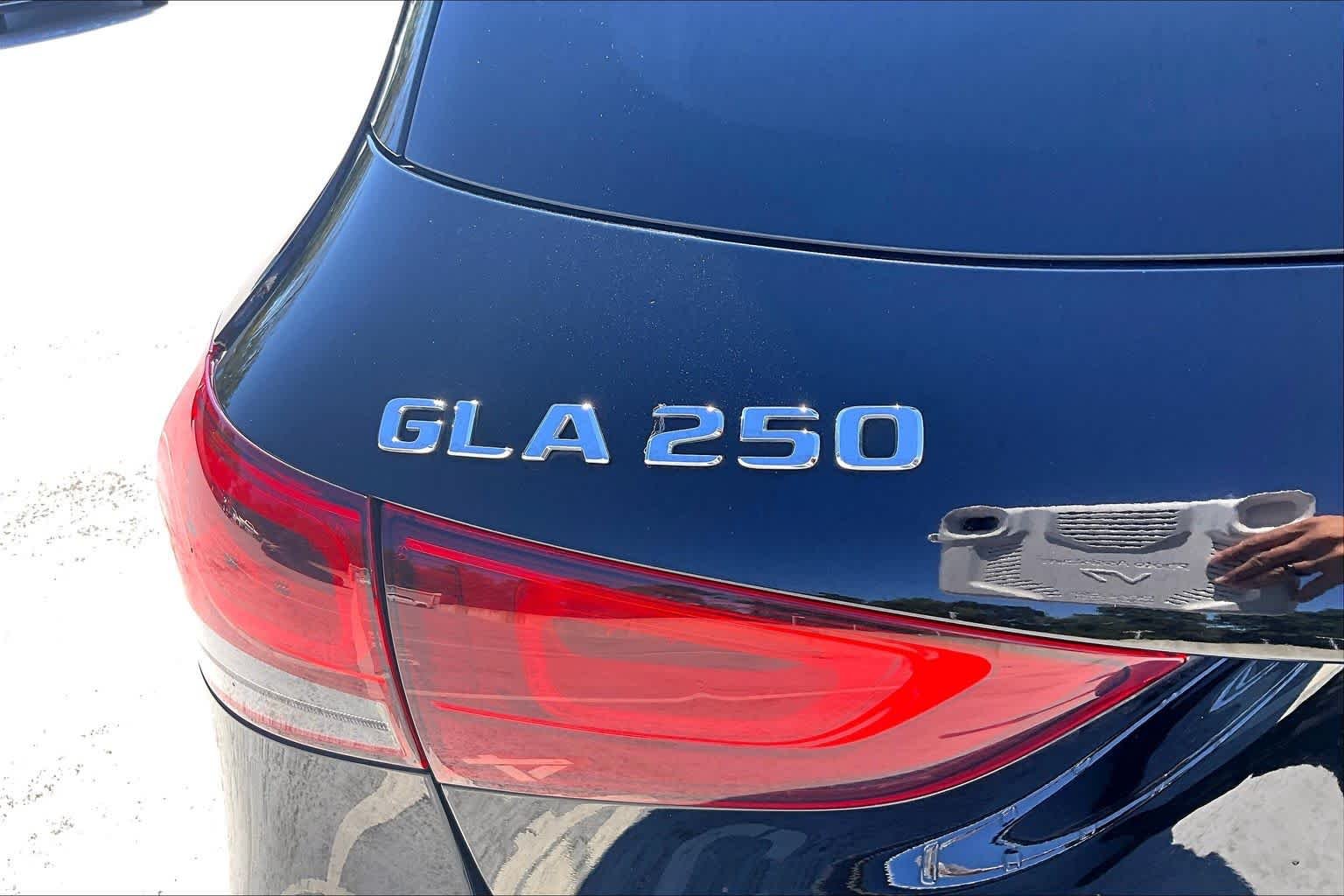 Used 2021 Night Black Mercedes-Benz GLA 250 image 30