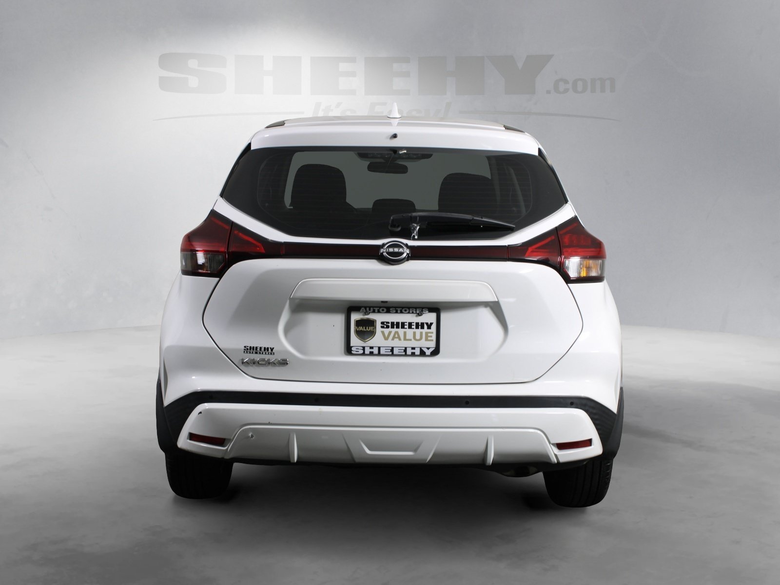 Used 2022 White Nissan S image 9