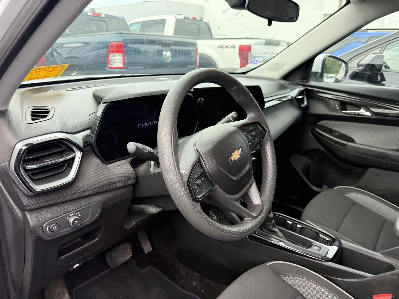 Used 2024 Summit White Chevrolet LT image 9
