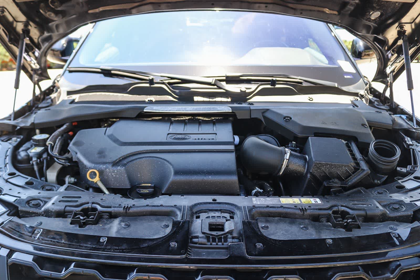 Used 2021 Black Land Rover R-Dynamic SE image 29
