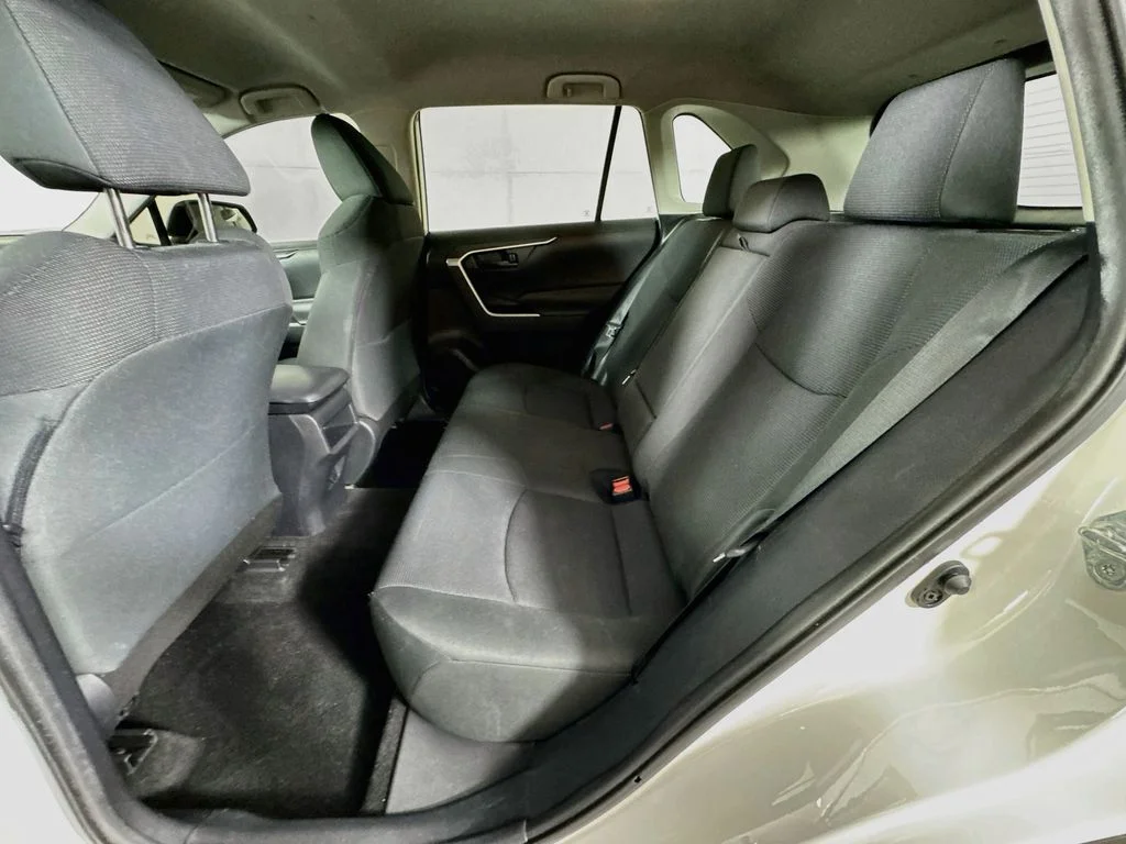 Used 2020 White Toyota LE image 28