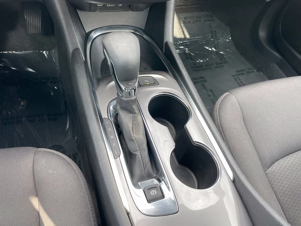 Used 2024 Summit White Chevrolet LT image 13