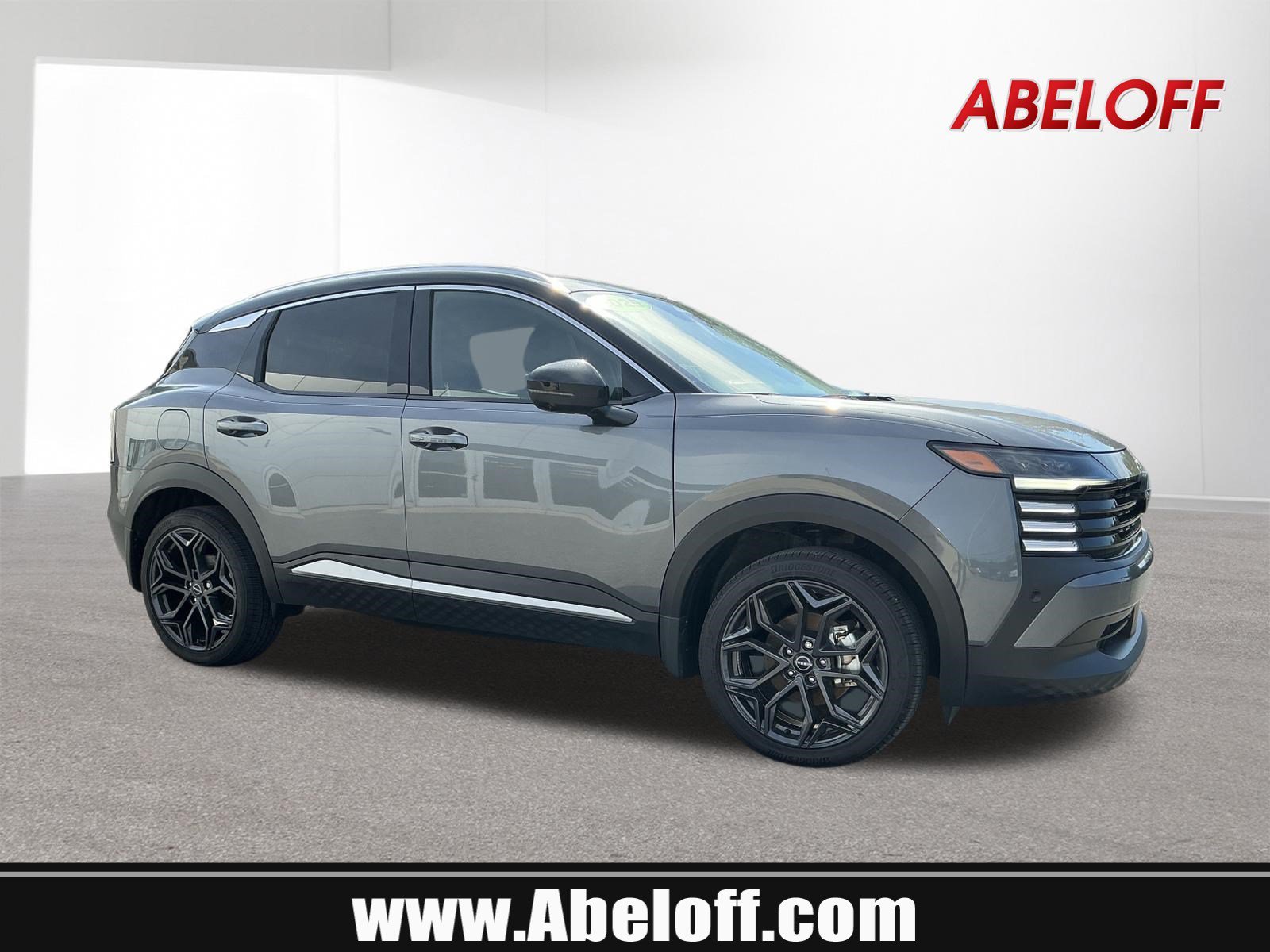 Used 2025 Gun Metallic/Super Black Nissan  image 1