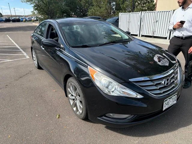 Used 2012 Black Hyundai SE image 2