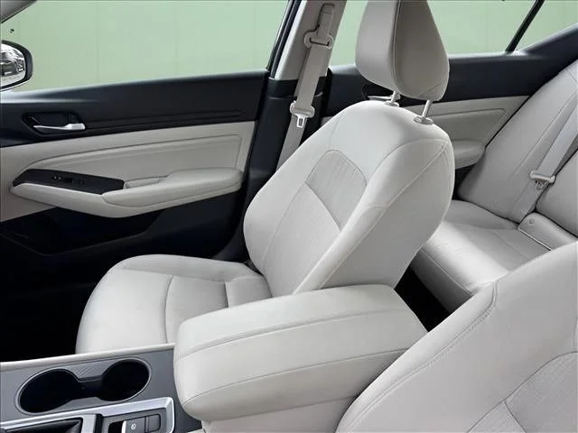 Used 2020 Black Nissan 2.5 S image 7