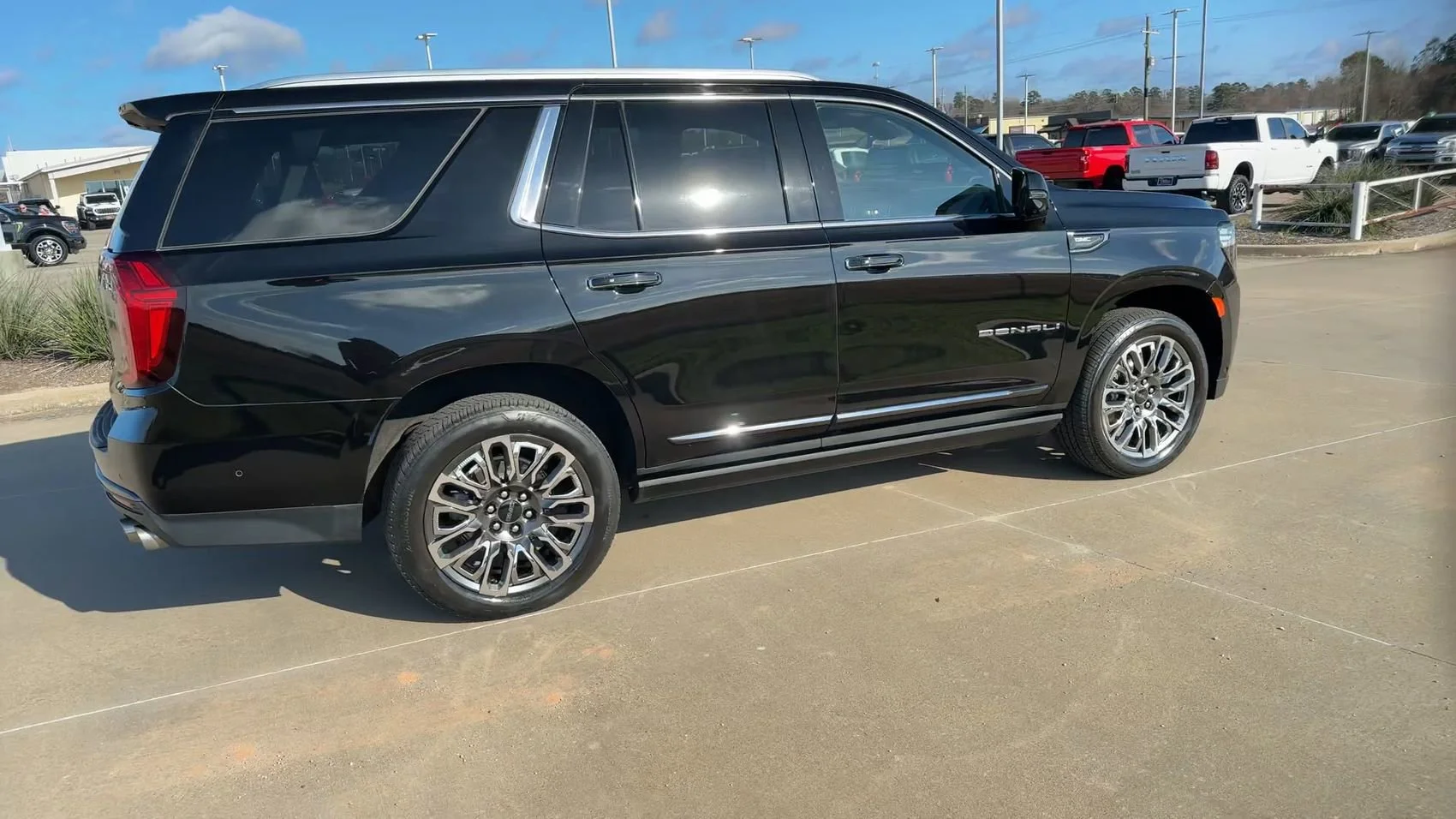 Used 2023 Onyx Black GMC Denali Ultimate image 9