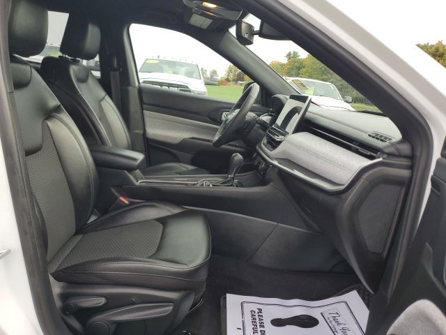 Used 2023 White Jeep Latitude image 23