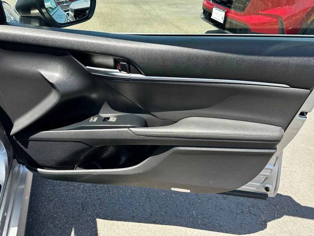 Used 2019 Silver Toyota XLE image 13