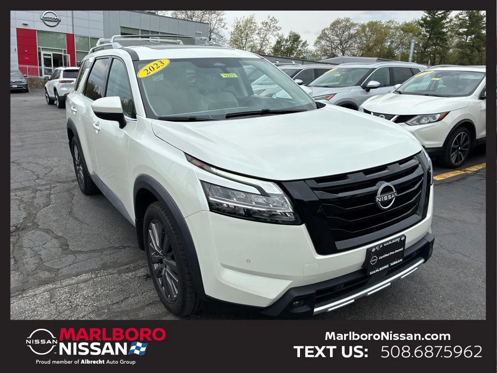 2023 Nissan Pathfinder SL 4WD's photo