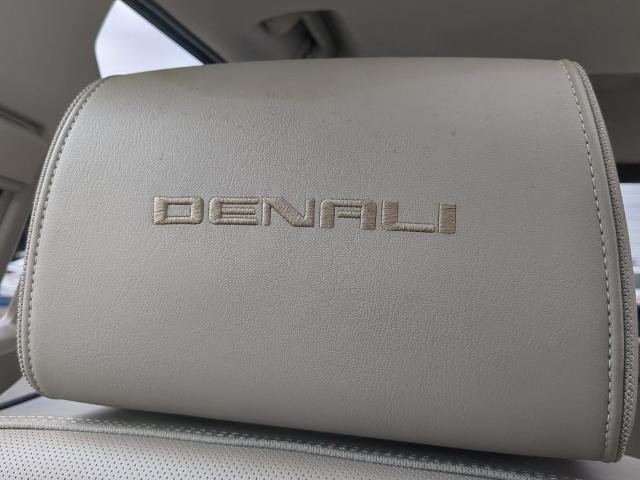 Used 2015 Summit White GMC  image 26