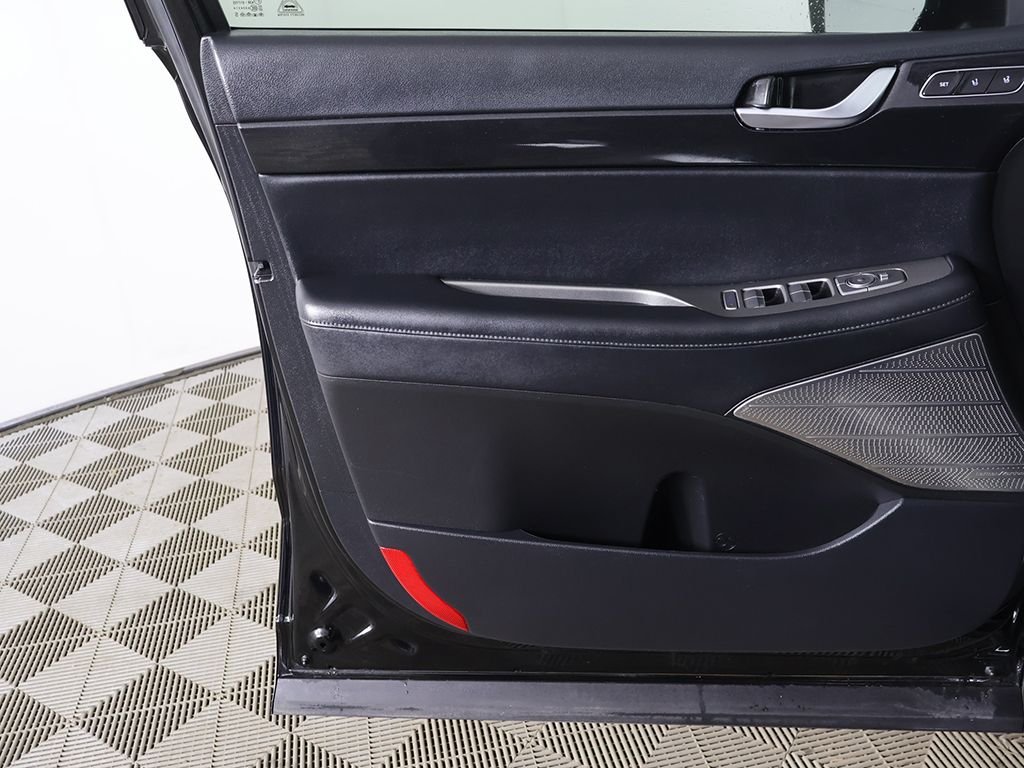 Used 2021 Black Hyundai Limited image 28