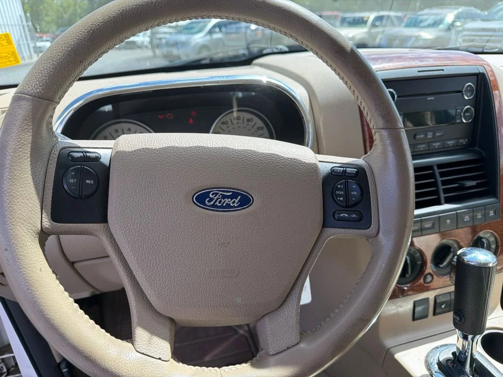 Used 2010  Ford Eddie Bauer image 11