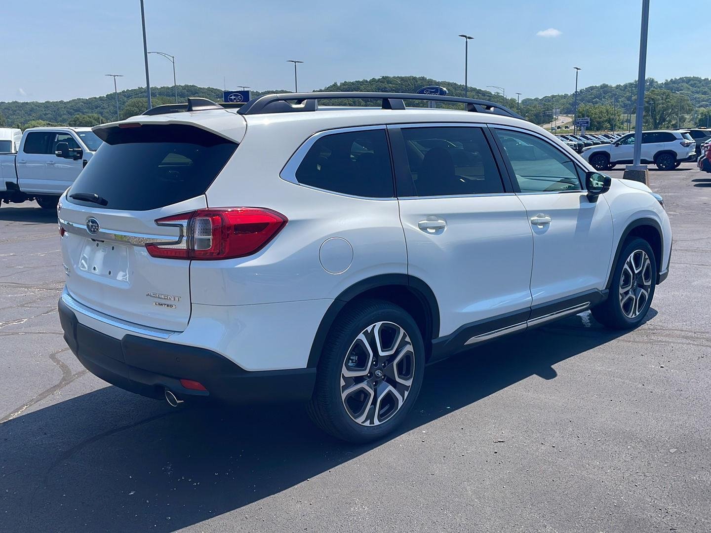 New 2026 CRYSTAL WHITE PEARL Subaru Limited 7-Passenger image 5