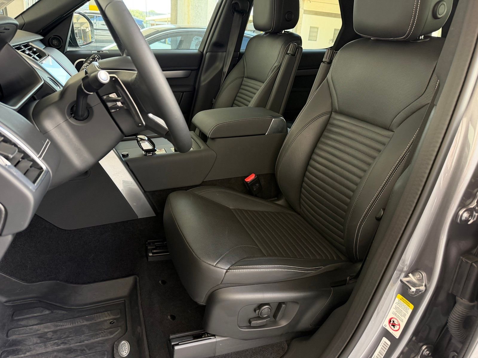 Used 2024 Gray Land Rover Dynamic SE image 11