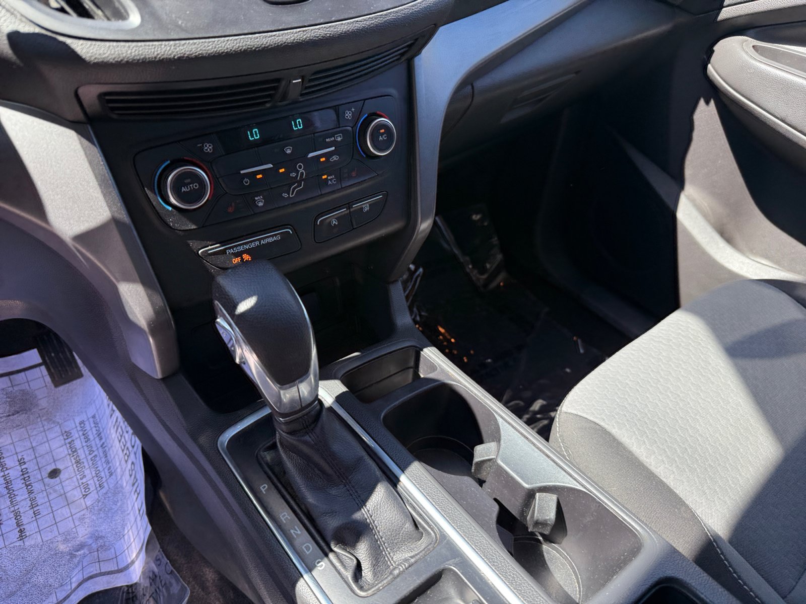 Used 2018 Oxford White Ford SE image 13
