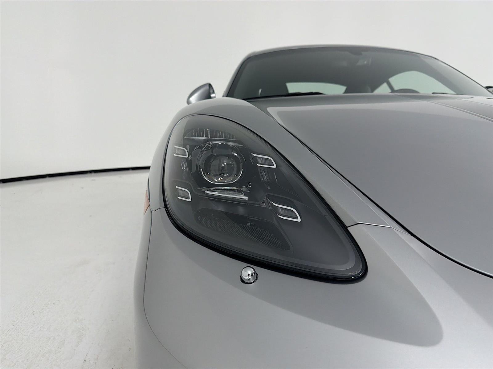 Used 2024 GT Silver Metallic Porsche Style Edition image 28