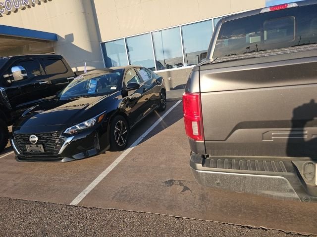 Used 2019 Gray Ford Lariat image 6