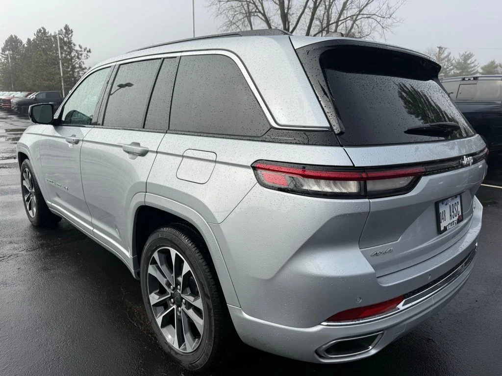 New 2025 Silver Zynith Exterior Paint Jeep Overland image 6