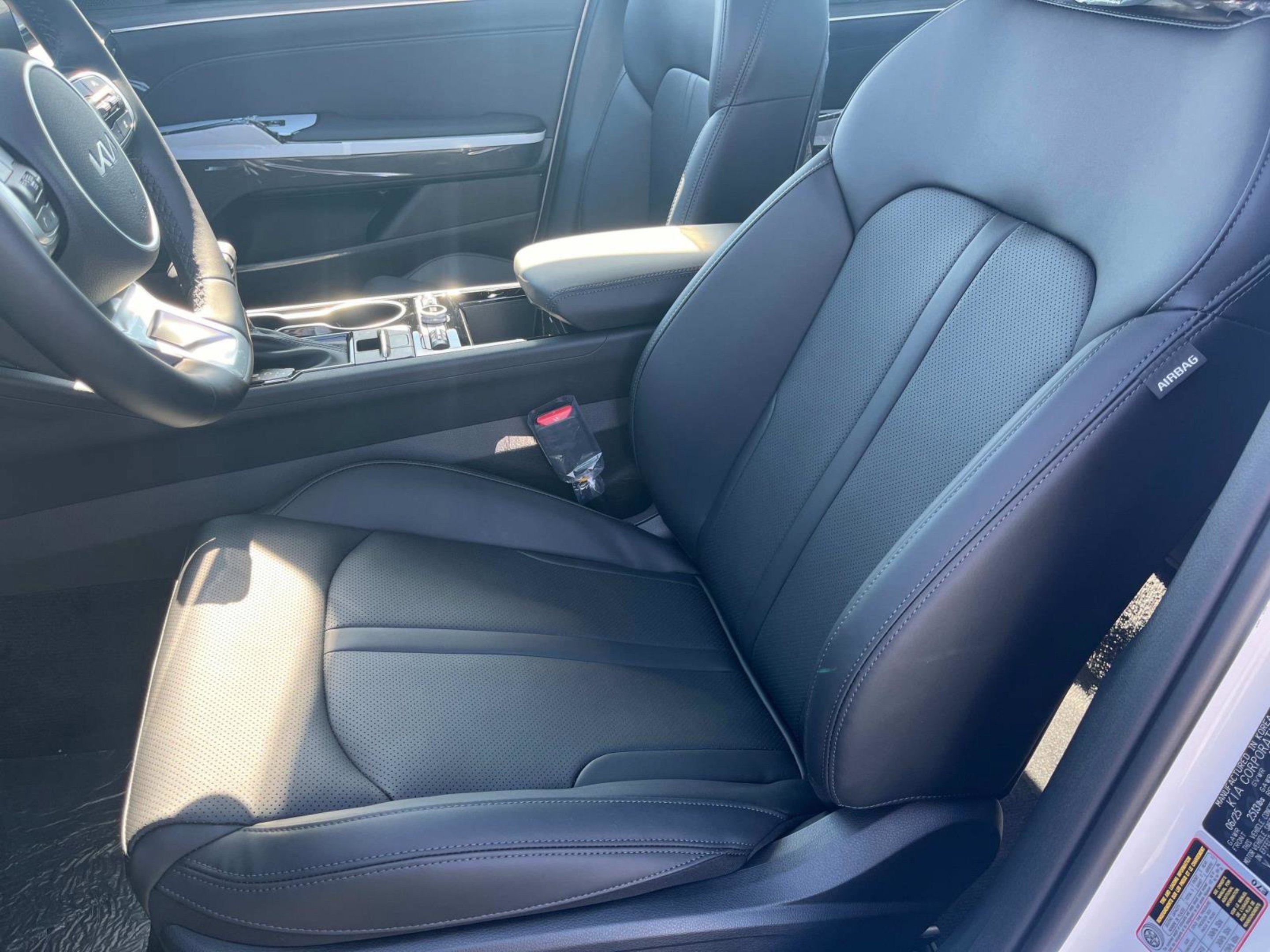 New 2026 Snow White Pearl Kia EX image 23