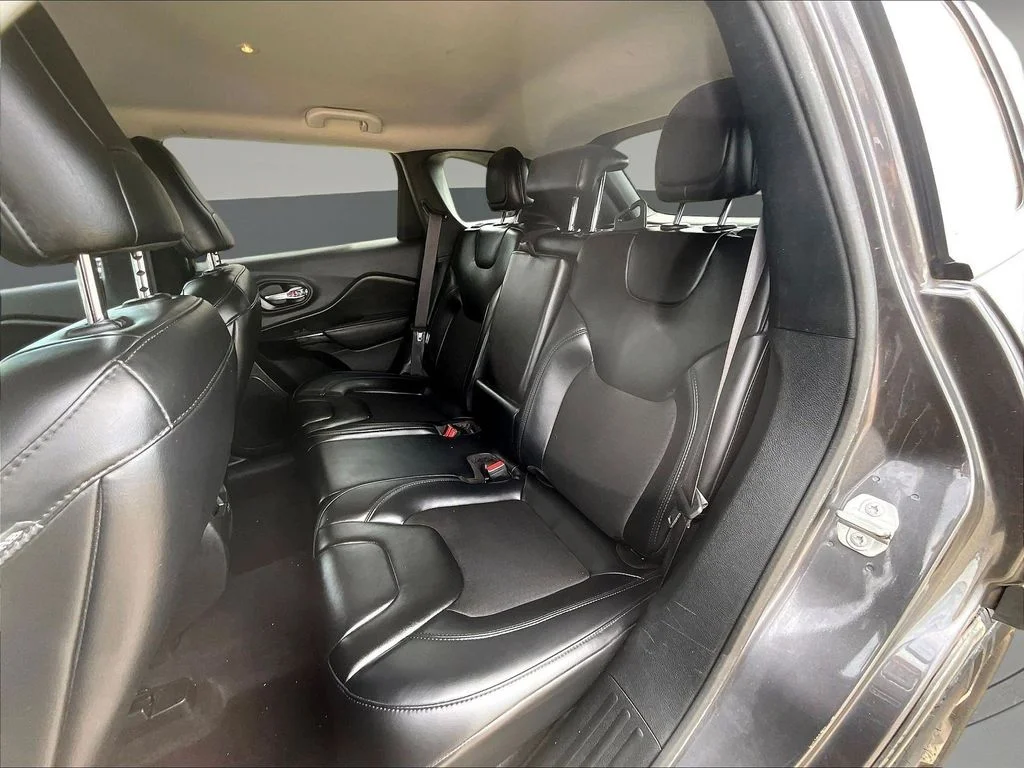 Used 2020 Gray Jeep Latitude Plus image 26