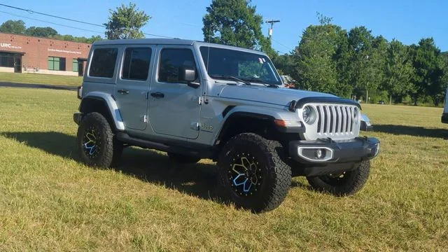 Used 2023 Silver Jeep Sahara image 2