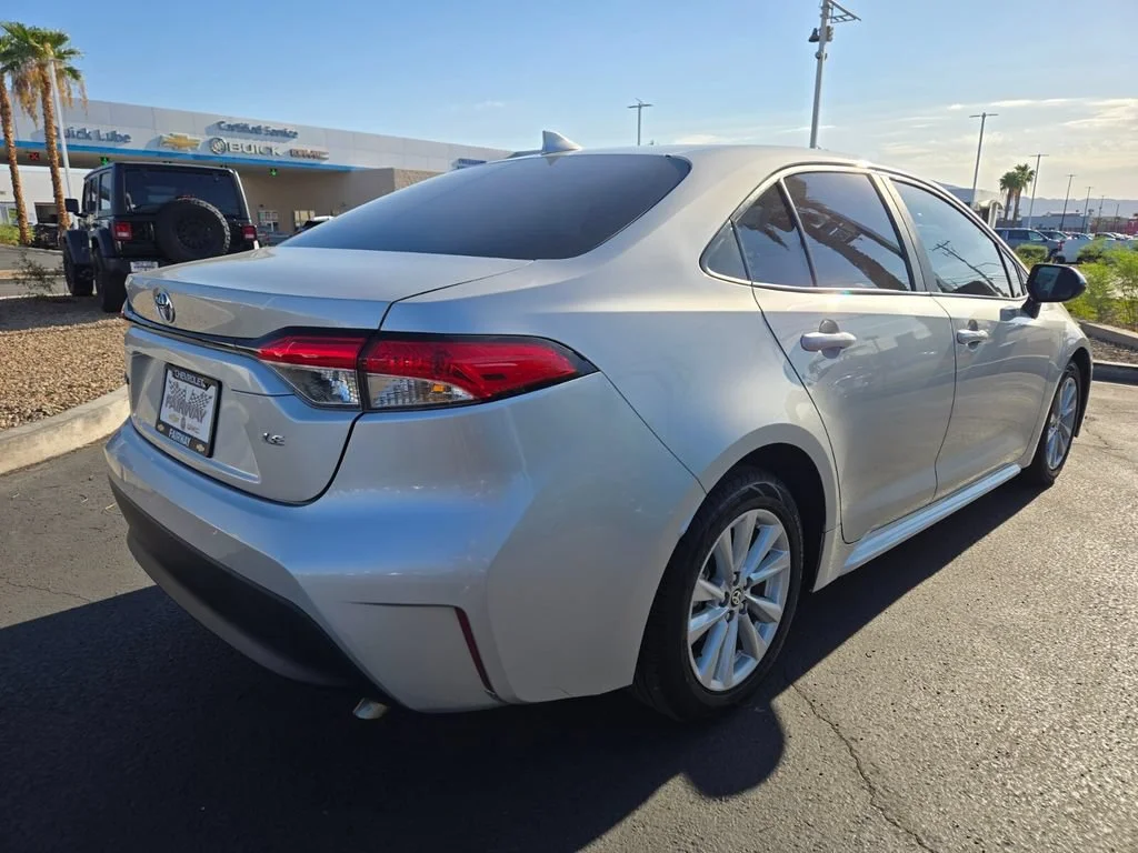 Used 2024 Classic Silver Me Toyota LE image 6