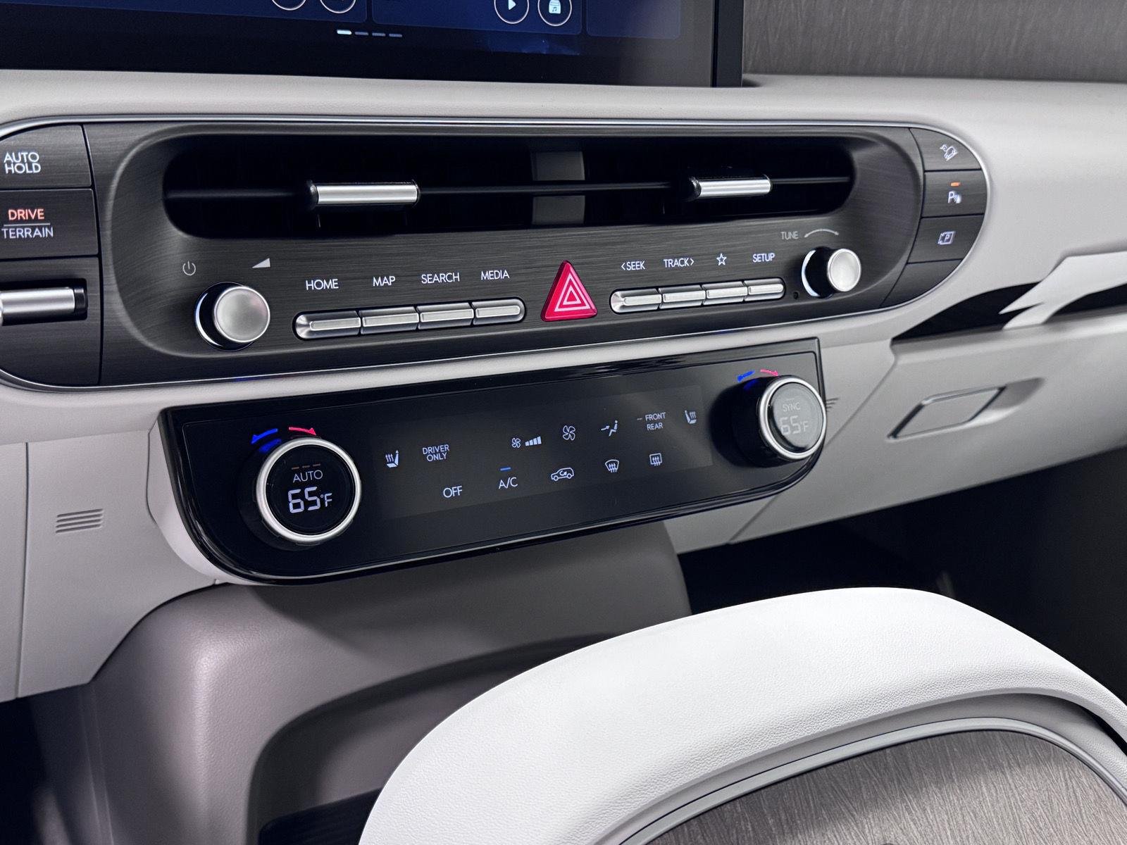 New 2027 Creamy White Pearl Hyundai SEL 7P image 35