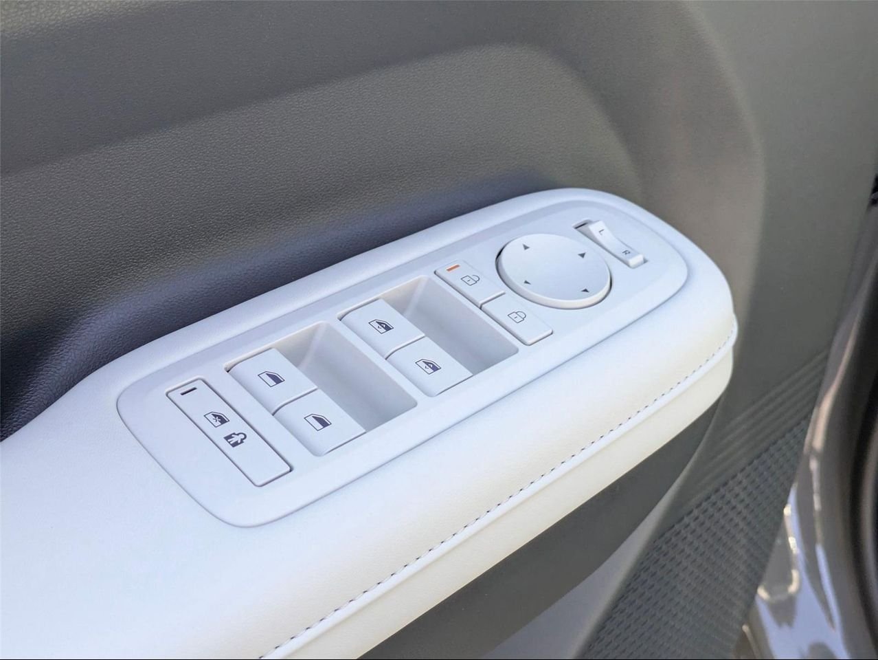 New 2026 Hampton Gray Hyundai SEL image 12