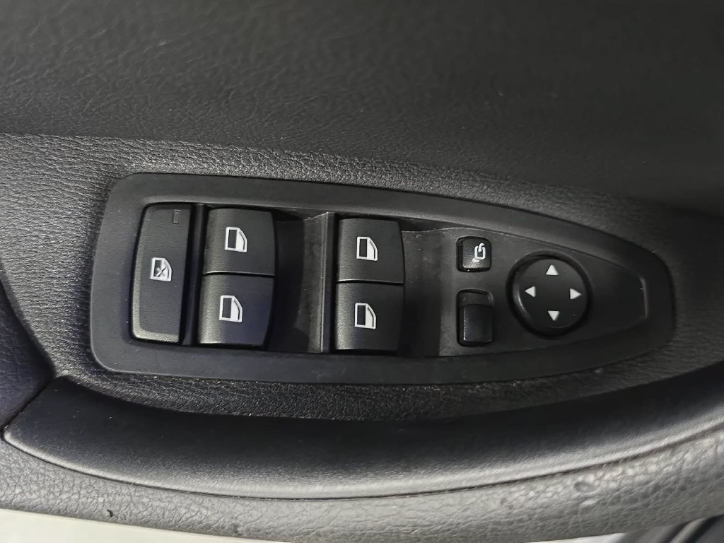 Used 2021 Jet Black BMW sDrive28i image 23