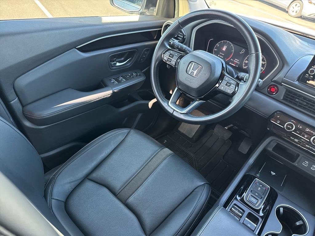 Certified Used 2025 WHITE Honda Touring image 12