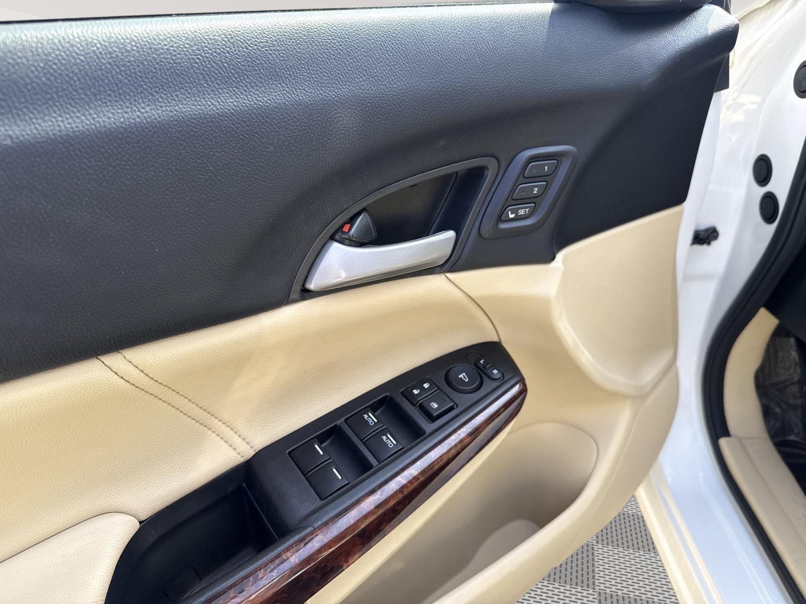 Used 2012 White Diamond Pearl Honda EX-L image 17