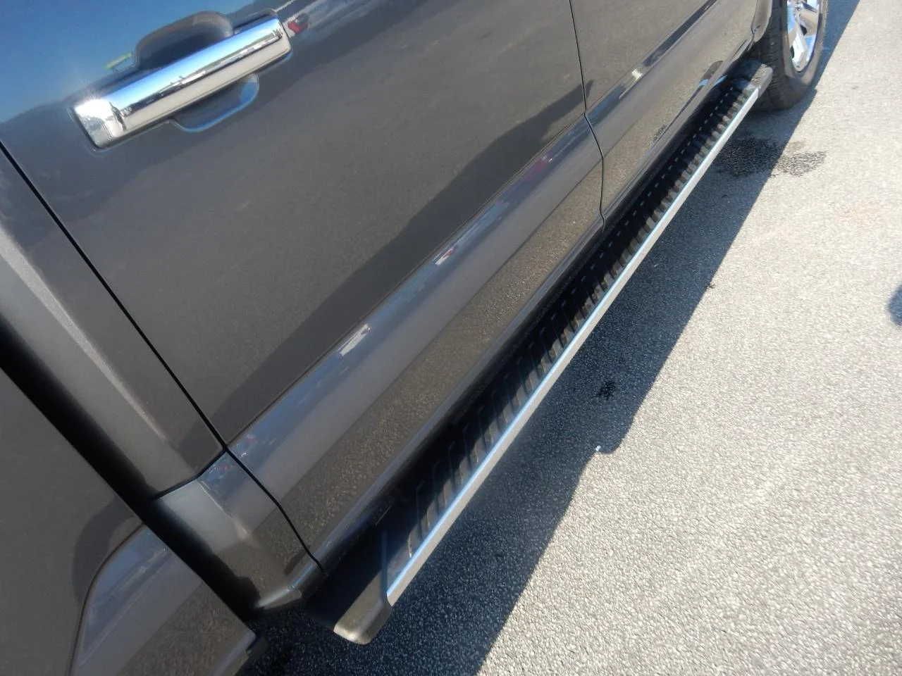 New 2022 Gray Ford XLT 4WD SUPERCREW 5.5 ft BO image 10
