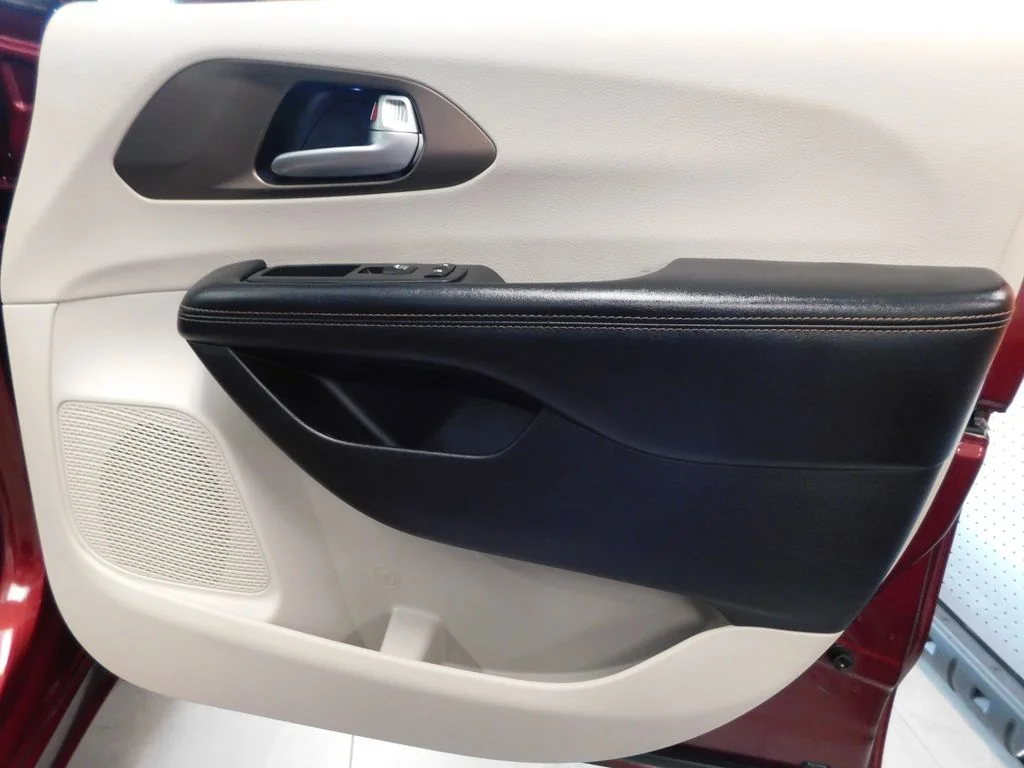 Used 2019 Velvet Red Pearlcoat Chrysler Touring L image 47
