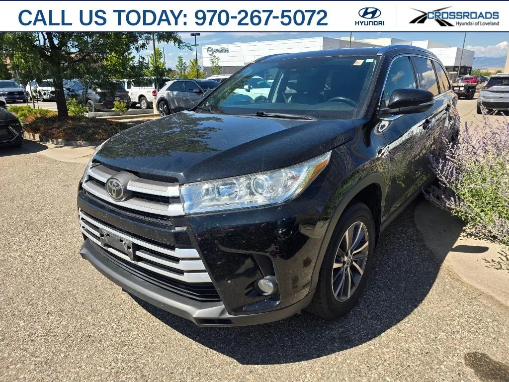 Used 2019 Midnight Black Metallic Toyota XLE image 1