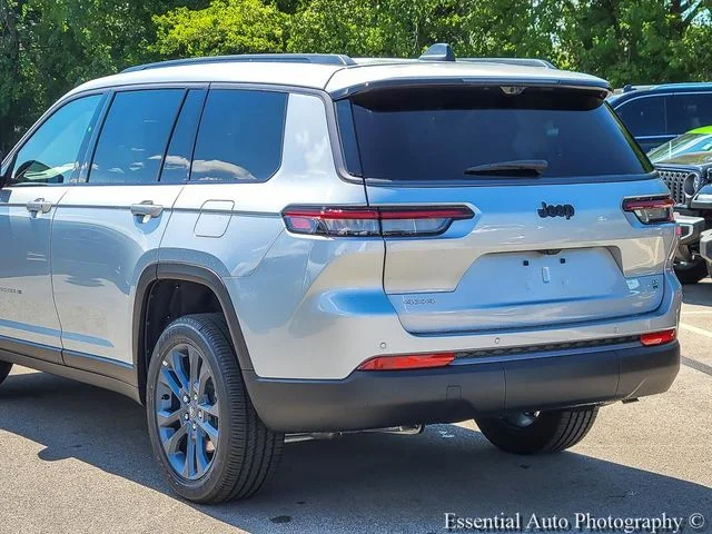 New 2026 Silver Zynith Exterior Paint Jeep  image 6