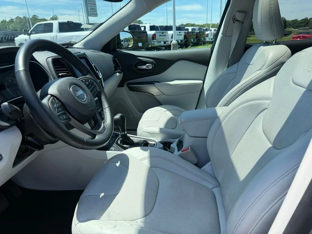 Used 2019 Gray Jeep Limited image 4