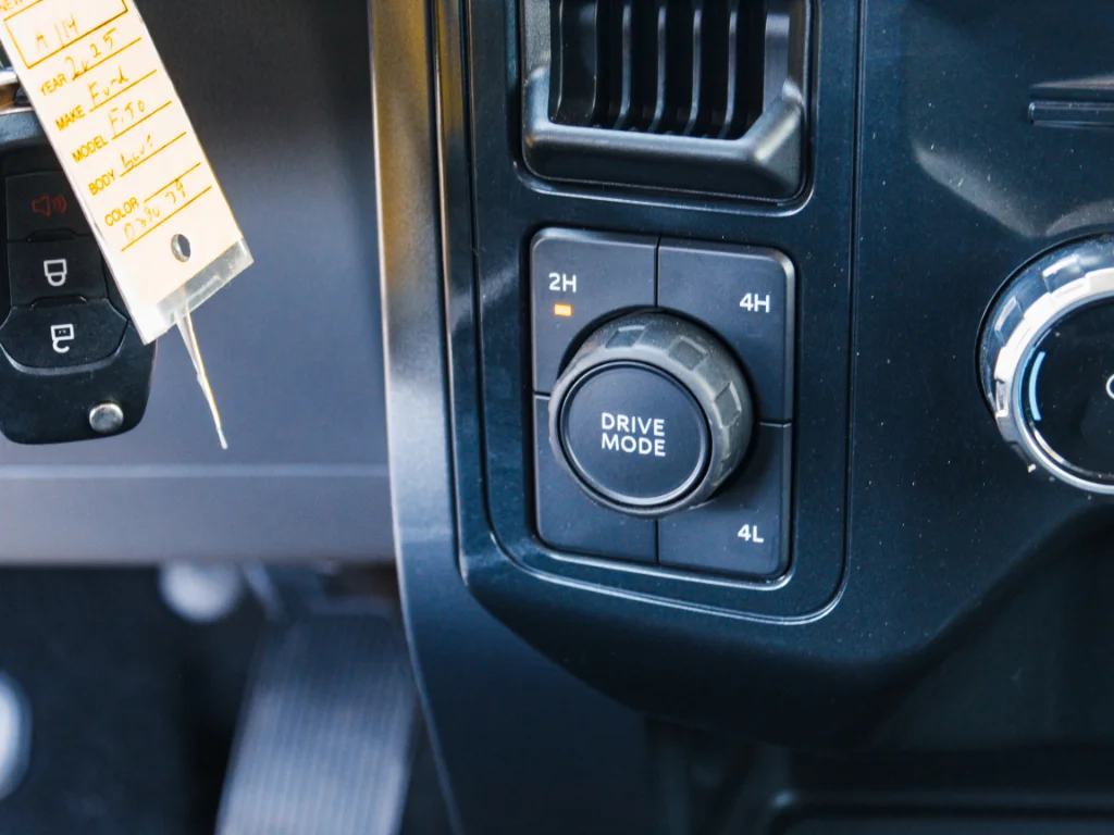 Used 2025 Blue Ford XLT image 18