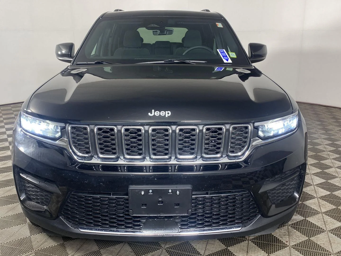 Used 2026 Diamond Black Crystal Pearlcoat Jeep Laredo X image 7