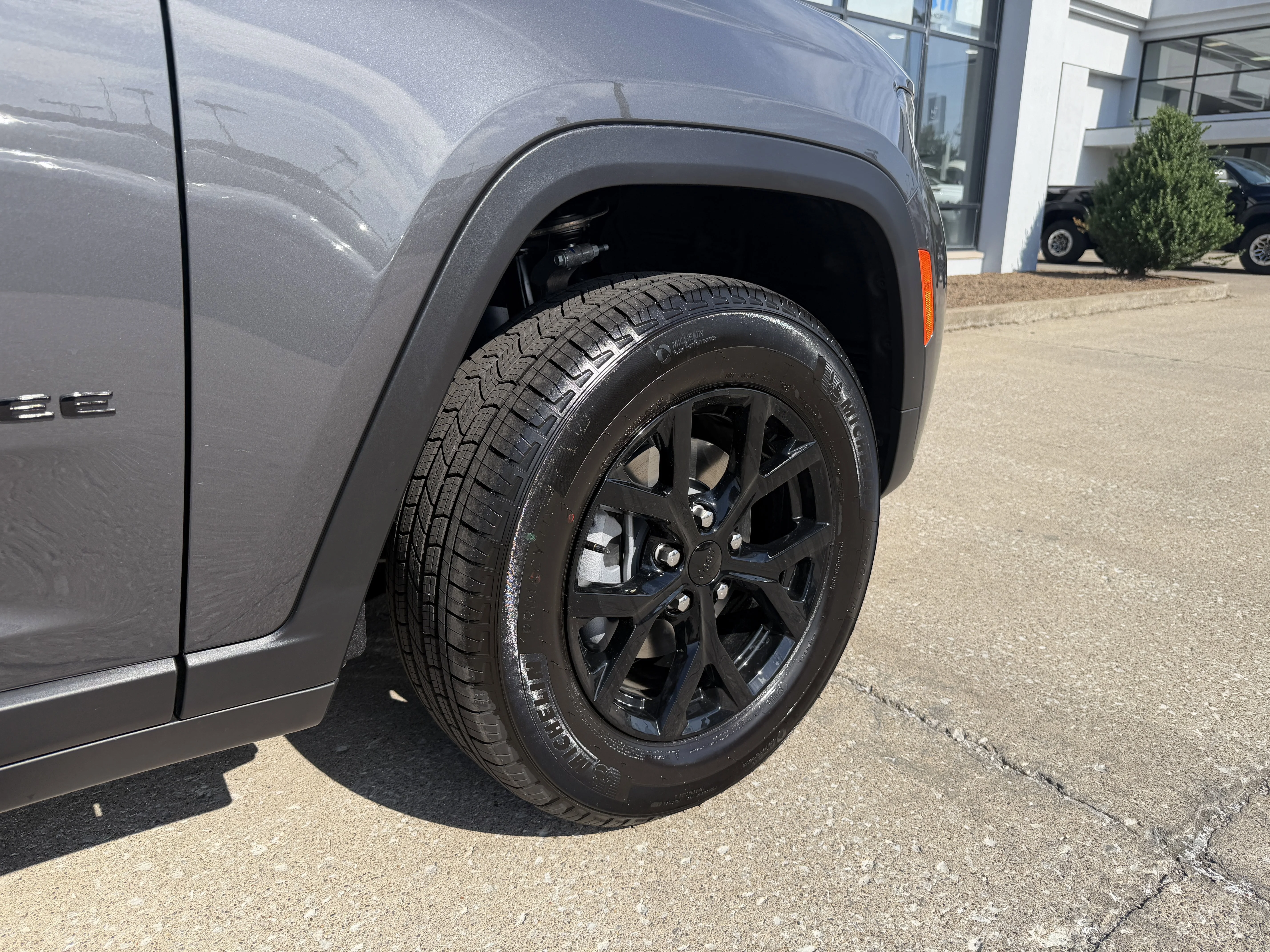 New 2026 Baltic Gray Metallic Clear-Coat Exterior Paint Jeep Altitude image 20
