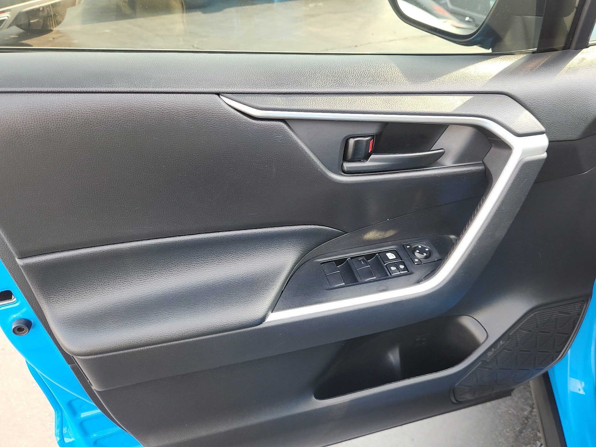 Used 2020 Blue Flame Toyota LE image 10
