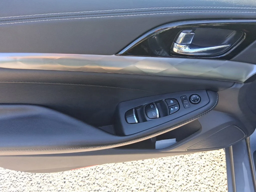 Used 2022 Gray Nissan SV image 10