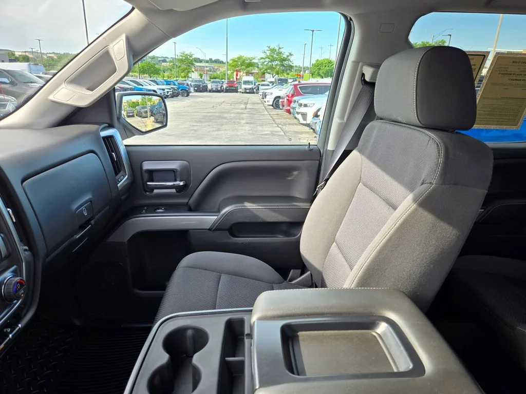Used 2018 White Chevrolet LT image 25