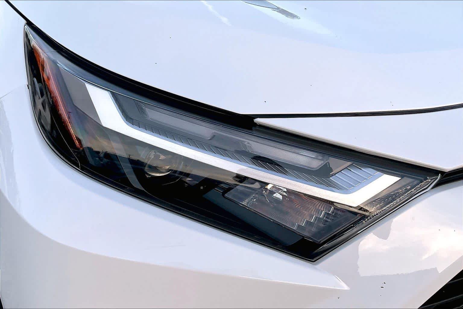 Used 2025 Ice Cap Toyota XLE image 27