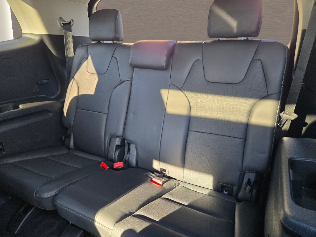 Used 2020 White Kia S image 19