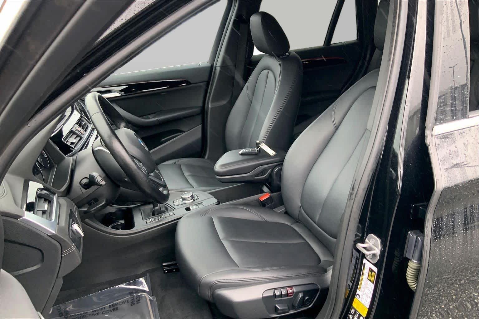 Used 2022 Jet Black BMW xDrive28i image 8