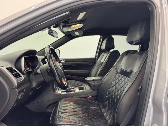 Used 2020 Billet Silver Metallic Clearcoat Jeep Laredo E image 19