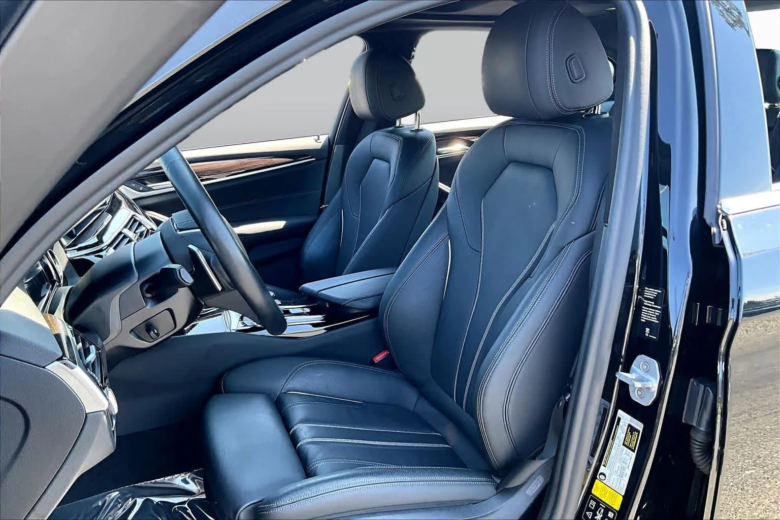 Used 2019 Black Sapphire Metallic BMW 530i xDrive image 8