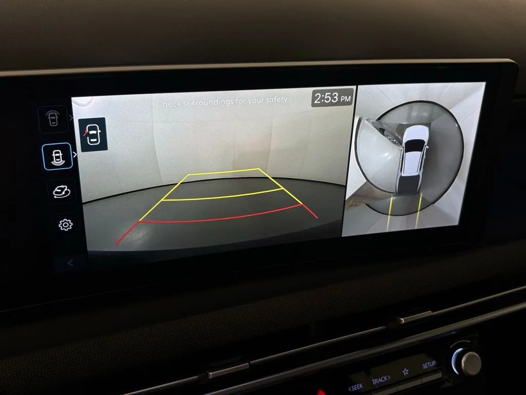 Used 2025 Green Hyundai Limited image 27