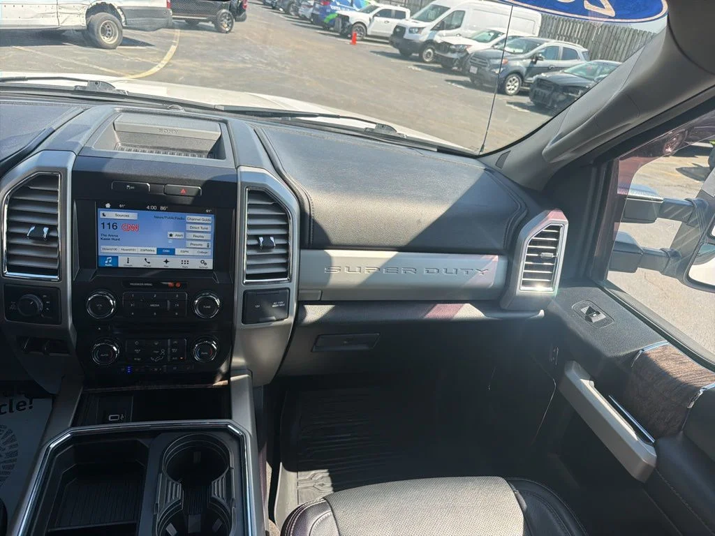 Certified Used 2017 White Platinum Clearcoat Metallic Ford Lariat image 20